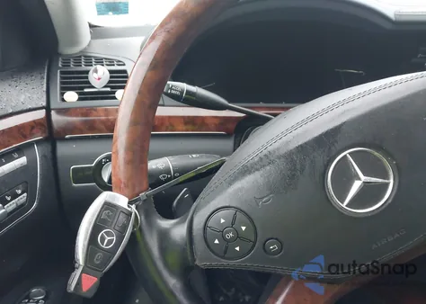 2011 Mercedes-Benz S 550 4Matic z USA, uszkodzony, nr VIN WDDNG8GB5BA385002